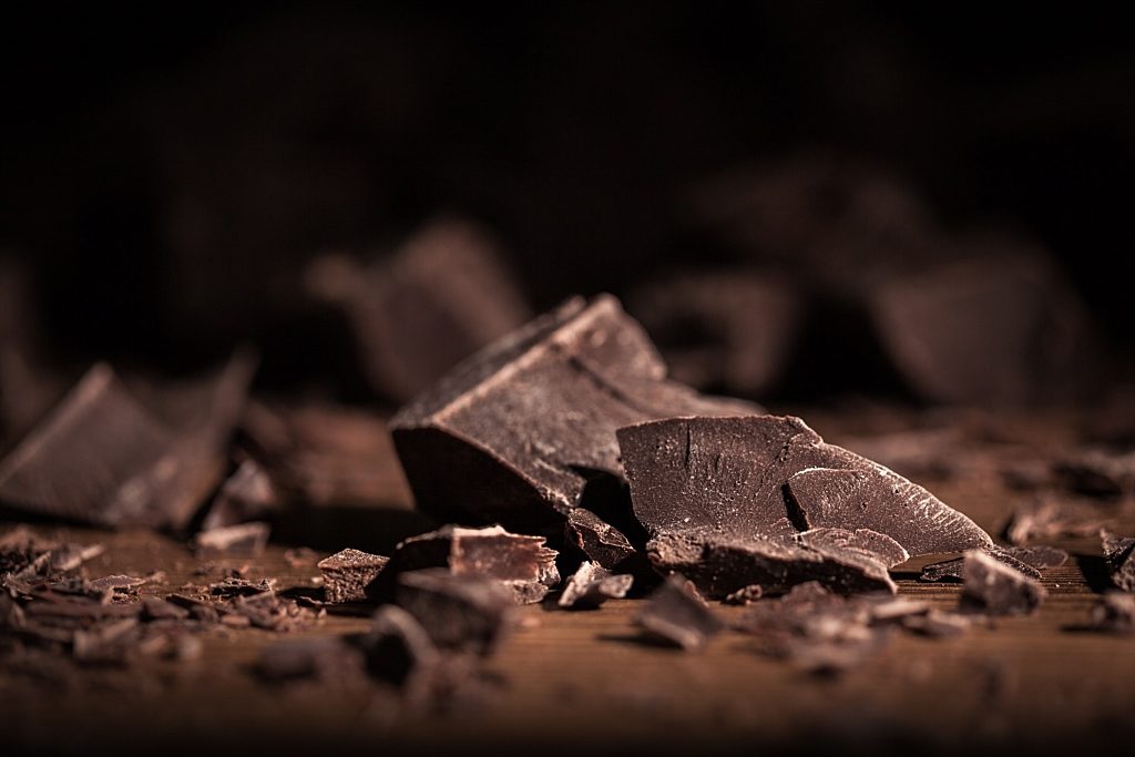 eat dark chocolate to lower cholesterol